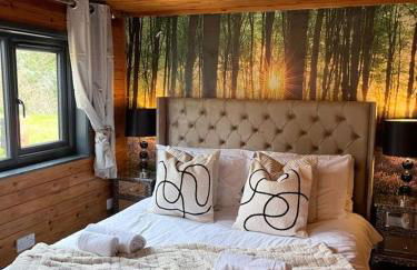 Otter 1 - Private Hot Tub - Bali Inspired Lodge - Bath - Longleat - Wiltshire - Photo 61