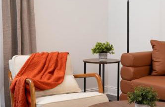 Sunrise Glow Spacious 2BR 2BA 2 King Beds Gym WFH - Foto 16