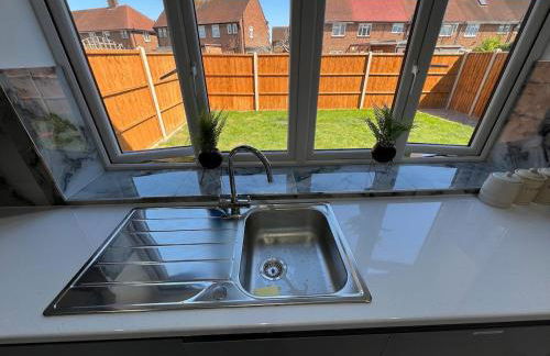 Perfect Contractor house-3 free parking space-EV charging-Secure-Quiet-Modern - Foto 9