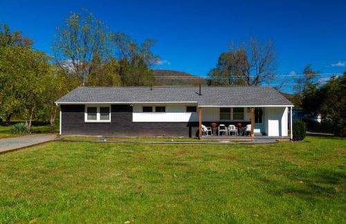 Carters Cottage Hot Tub, Fire Pit, Cozy Views - Foto 50