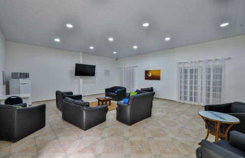 Fabuloso flat 241, Amarílis, Riviera de São Lourenço 3 Piscinas climatizadas carregador veiculo eletrico 2 quartos sendo uma suíte internet 500mb Adega, cozinha equipada completa, serviço de praia fim de semana limpeza trocas de toalhas, - Foto 59