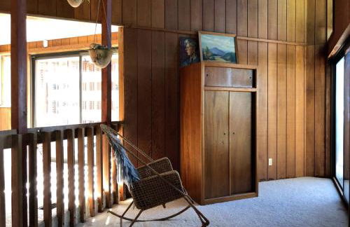 Contemporary Treetop Cabin with a Luxury Hot Tub in Idyllwild, California - Foto 10