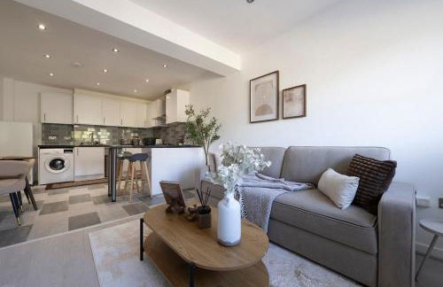 Designer 1BR I Work-From-Home Ready I Fast Wi-Fi - Foto 1