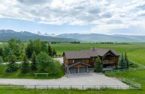 Teton Melody by KABINO Partial Air Conditioning Hot Tub FirePit Foosball Telescope Games WiFi Grill Mtn Views - Foto 1