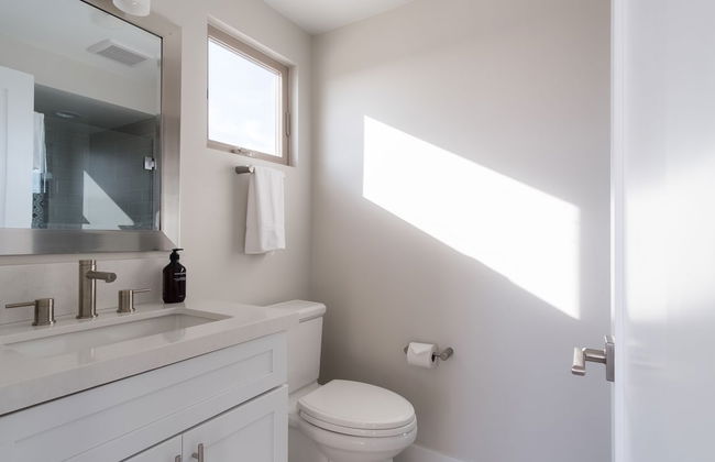 Skyline By Avantstay Modern Beach Retreat w/ Spacious Patio & Rooftop Views - Photo 22