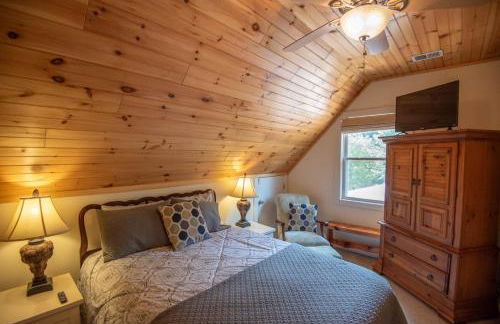 Retriever Beach - New River-frontage with Your Own Private Beach! Fire Pits - Games and More! - Foto 27