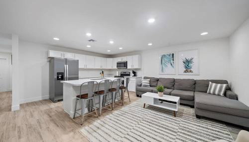 New! Few minutes to Downtown, 10 to the Beach! - Foto 2