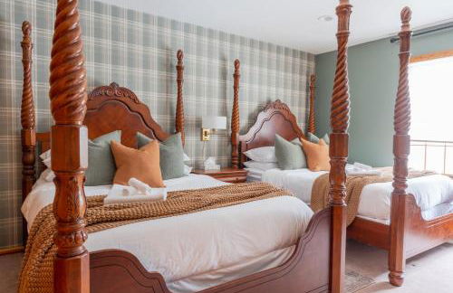 8BR Luxury Maplewood Manor, Hot Tub & Fire Pit - Foto 22