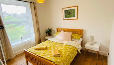 Beautiful 2 bed end terrace Victorian town house - Foto 2