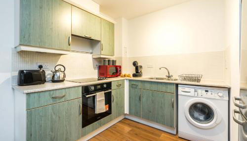 Direct Tube Links to Central London , Walk to Station one bedroom flat in Greater London, ID required - Foto 5