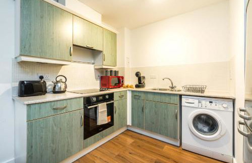 Direct Tube Links to Central London , Walk to Station one bedroom flat in Greater London, ID required - Foto 5
