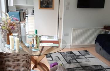 Private Couples hideaway with hot tub - Photo 6