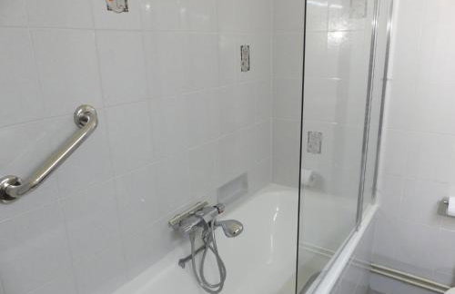 Le 130 - 1 chambre - Wifi - Proche Parc Thermal - 2 personnes - Foto 8