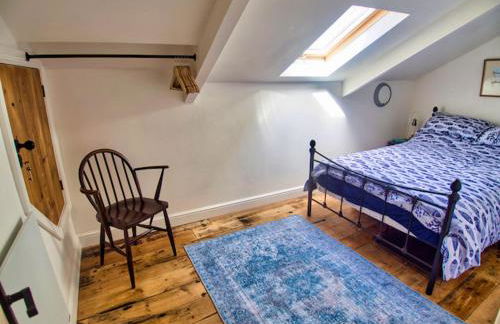 Knocker Cottage is a 3 bedroom made up of 1 double bedroom and 2 small double bedrooms in small village 10 min to beaches - Foto 58