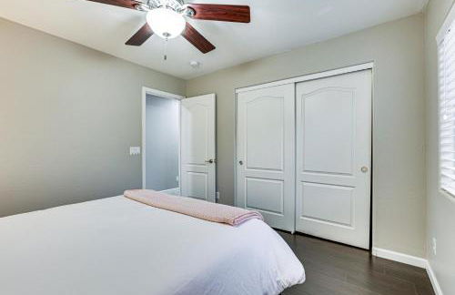 Swim, Golf, Grill and Chill! Surprise Group Getaway - Foto 16