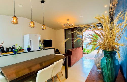 Casa Privativa 2 Quartos em Condomínio, Suite com Cama King e Closet, Quarto de Casal, Ar, Wi-Fi, Cozinha Completa e Garagem - Foto 26