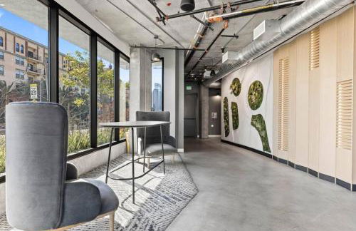 Chic Studio, Walk to Downtown With Skyline Views - Foto 15