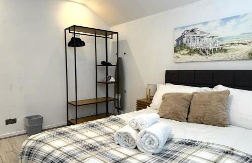 Serene 3-Bedroom Family Rochdale Home with Garden - Foto 8