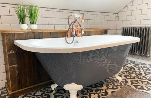 Farndale House-Hot tub - Photo 48