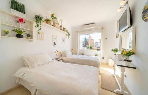 Sun-Drenched, Sea-View Apartment with Giant Patio! - Photo 20