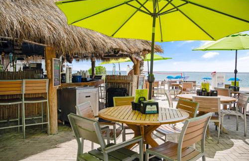 Relaxing Beach Escape - Oceanfront Pool and Tiki - Foto 35