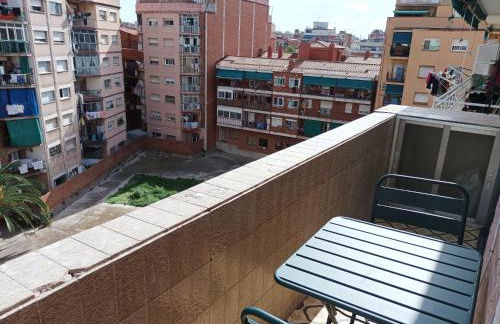 COOL! 5' to metro. 15' to Center/beach by metro. - Photo 6