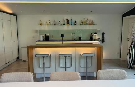 Exklusives Architektenhaus, Pool und Privateinfahrt - Foto 9