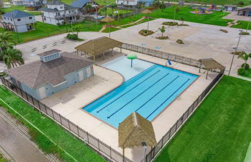 Stylish Home with game room, deck, and canal access - Foto 60