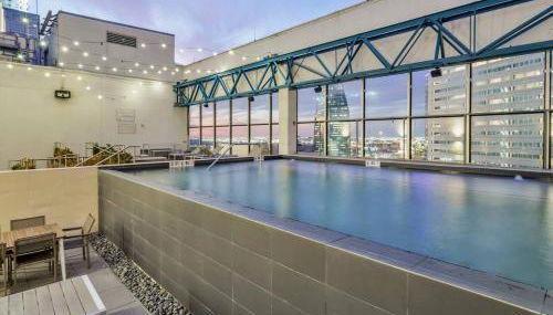 Beautiful Apt in Downtown w/Pool | Indoor Parking - Foto 2