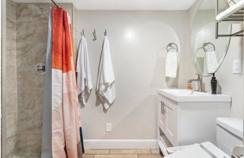 NEW! HUGE 5BR Mountain Views Game Room Hot Tub Lawn Games BBQ - Photo 61