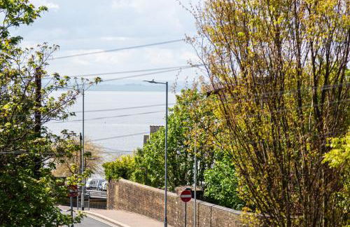 5 Bed Seaside Property with Garden , Parking and Games Room - Foto 48