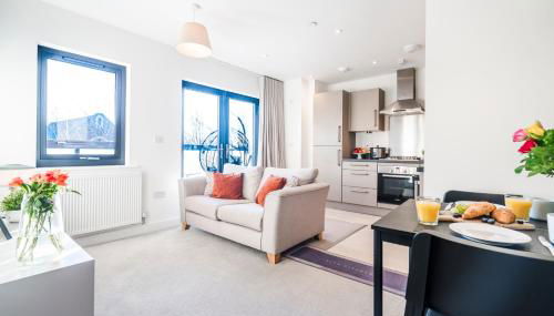 TheCountingSheep - Heathrow in 15 mins - Glass Balcony - Dedicated Workspace - Foto 5