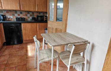 Comfy House Parking Long Stay - Photo 17