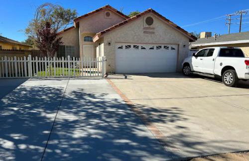 Cheerful 3BR 2BA Sauna Spa Pool Table PPong BBQ More - Foto 1