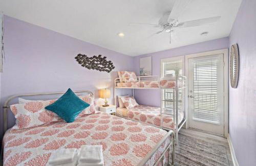 Huge beach house with great views, steps from sand - Foto 30