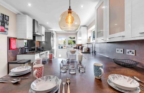 Sea Downs House with Free Parking By My Getaways - Foto 22