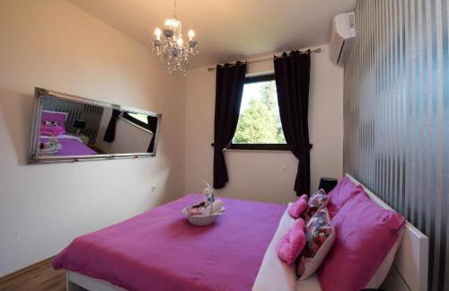 Sunset holiday home with pool and large, mature garden - Foto 23