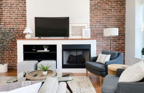 Historic 1900s Townhome with a Modern Flair - Foto 12