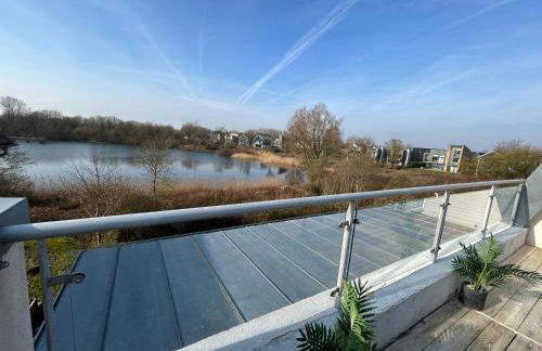 HM112 Penthouse Apartment with Lake View & free Spa Access- Lower Mill Estate Cotswolds - Foto 19
