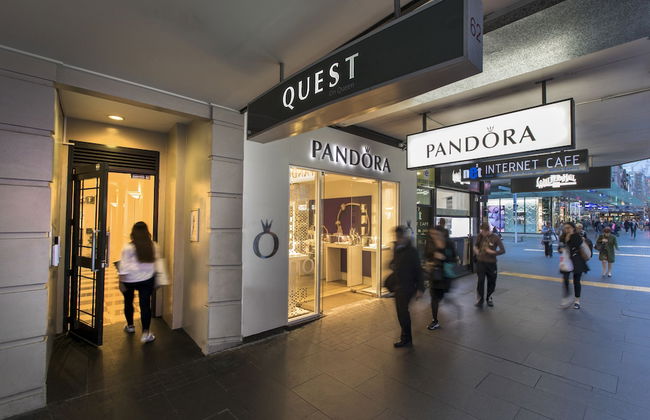 Quest on Queen - Photo 16