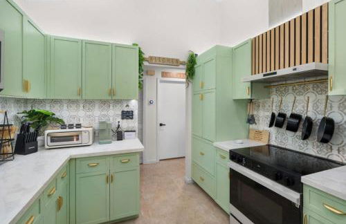 Plantation Pool Home with Hot Tub Sleeps 10 - Foto 23