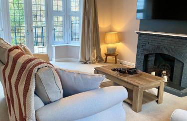 Cosy Riverside Hideaway - Photo 3