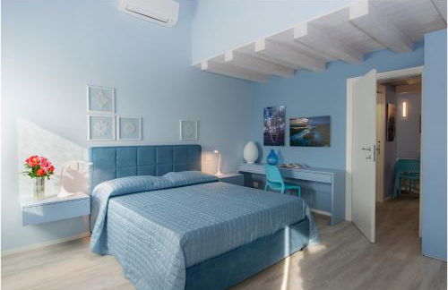 Tiffany Home - Photo 18