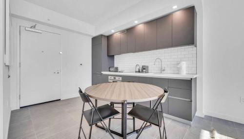 Modern 1 Bed Condo across from Bayside in Downtown - Foto 5