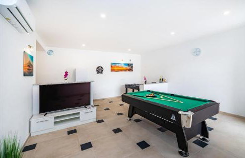 Awesome Home In Modric - Photo 4