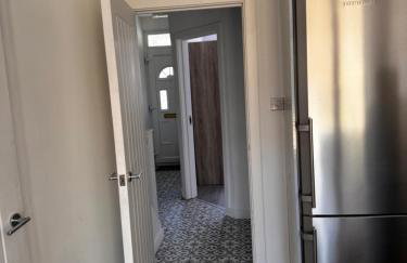 London corporate 6 bedroom home with free parking - Foto 8