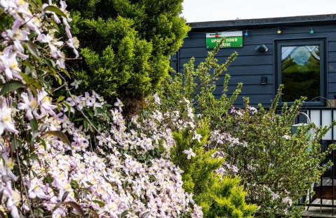 UPSIDE DOWN HOUSE - Sleeps up to 6 Guests - Great for Family and Friends Gatherings,Corporate events ,Near Sherwood Forest at Fairview Farm in Nottingham set in 88 acres - Foto 22