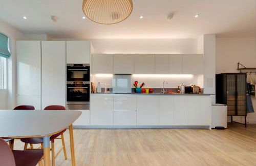 Pass the Keys Stunning and Spacious Modern Flat - Own Car Park - Foto 2