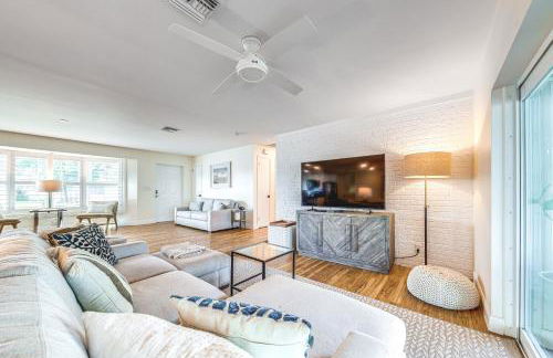 Location, Location! Stylish Home in Palm Beach! - Photo 6