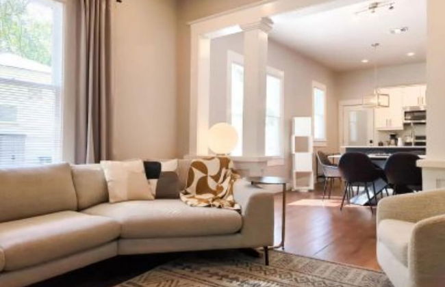 Chic Downtown Farmhouse With Garden and BBQ Grill - Foto 10